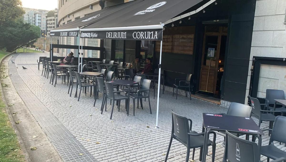 La parte de atrás de la Cervecería Delirium, abierta al parque.