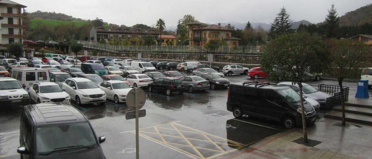 Cangas de Onís no puede ampliar a todo el año la zona azul del centro