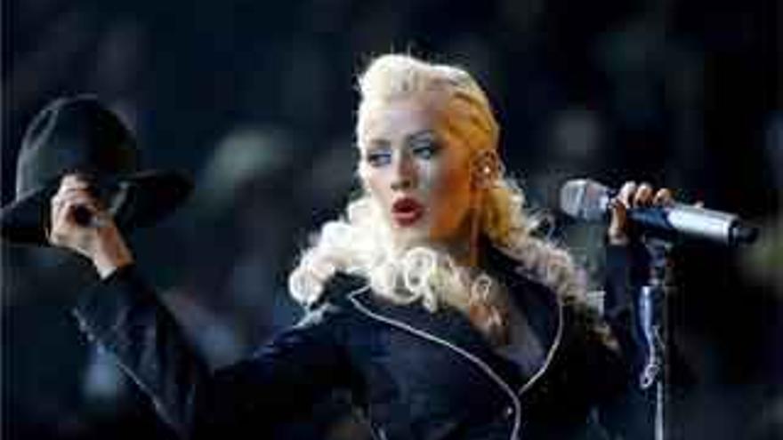 Christina Aguilera da a luz a su primer hijo