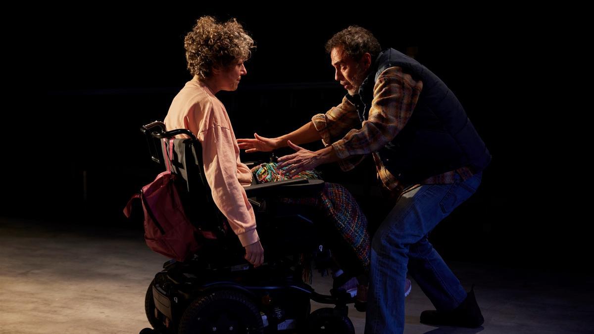 Anna Sahun y Julio Manrique en ’Cost de vida’. Anna Sahun y Julio Manrique en ’Cost de vida’.