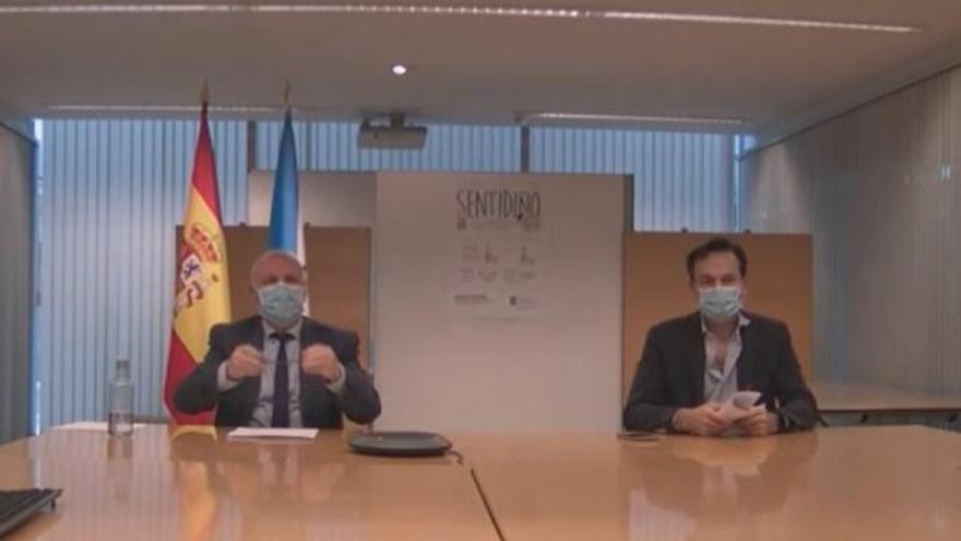 El gerente del Sergas, Antonio Fernández Campa, y el director xeral de Saúde Pública, Andrés Paz-Ares, durante la rueda de prensa telemática.