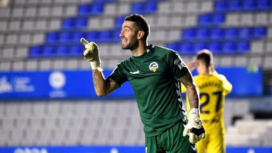 El coruñés Ian Mackay, durante un partido con el Sabadell. |  // L.O.