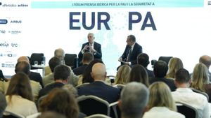 José Vicente de los Mozos, CEO de Indra, habla con Albert Sáez, director de EL PERIÓDICO, en el Foro Prensa Ibérica por la Paz y la Seguridad en Europa
