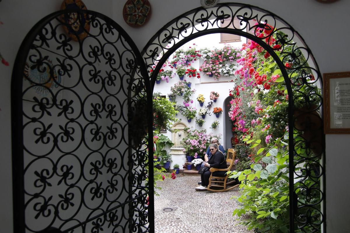 Paseando por los patios de la San Lorenzo y San Rafael