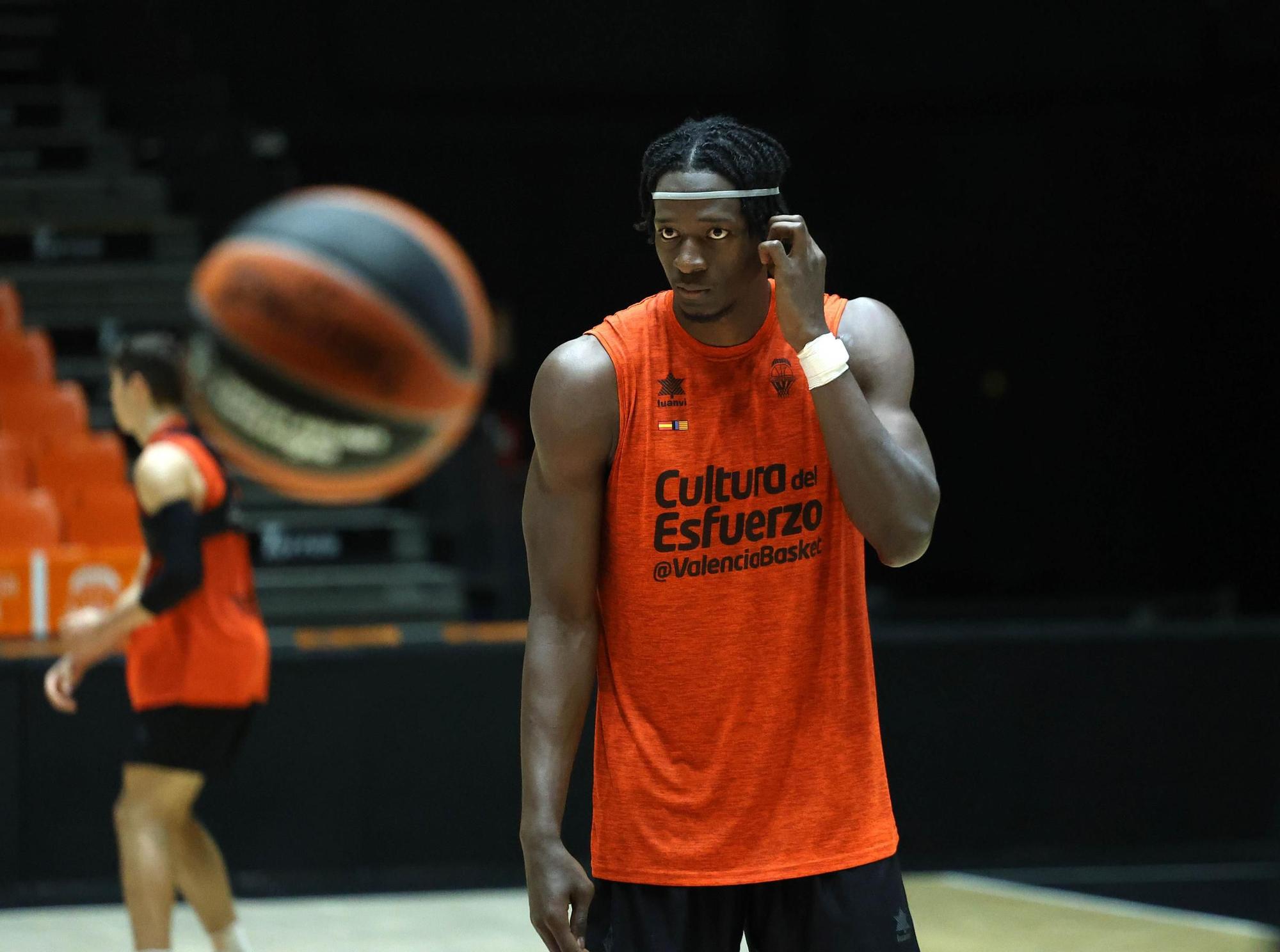 Entrenamiento del Valencia Basket previo al partido frente a Maccabi