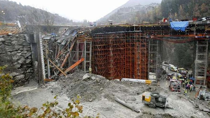 Lugar donde se produjo el derrumbe del túnel en construcción. / efe