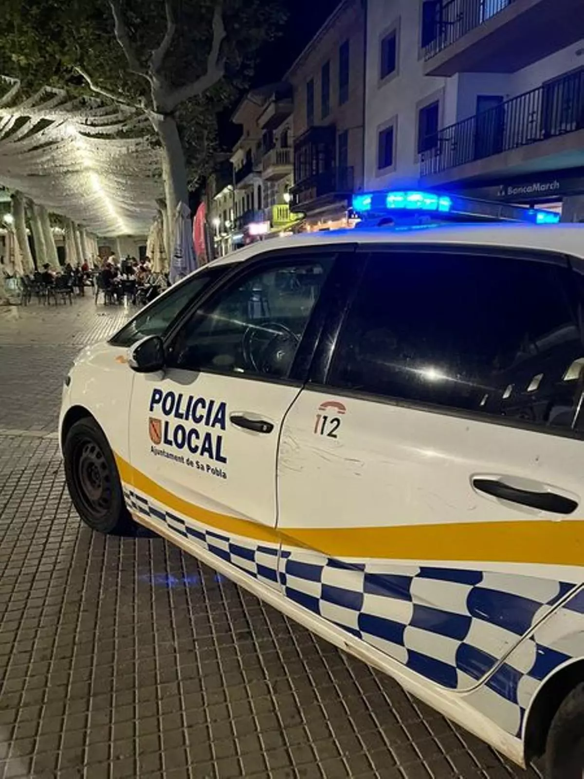 Detenida una mujer por amenazar con dos cuchillos a policías locales de sa Pobla