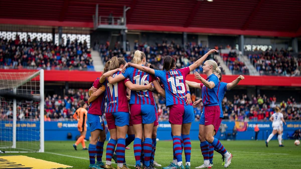 Las azulgranas celebran el primer tanto en el estadio Johan Cruyff.