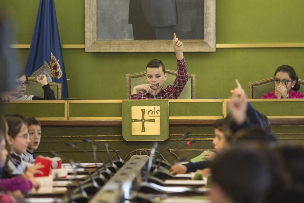 Pleno infantil en el Ayuntamiento de Oviedo