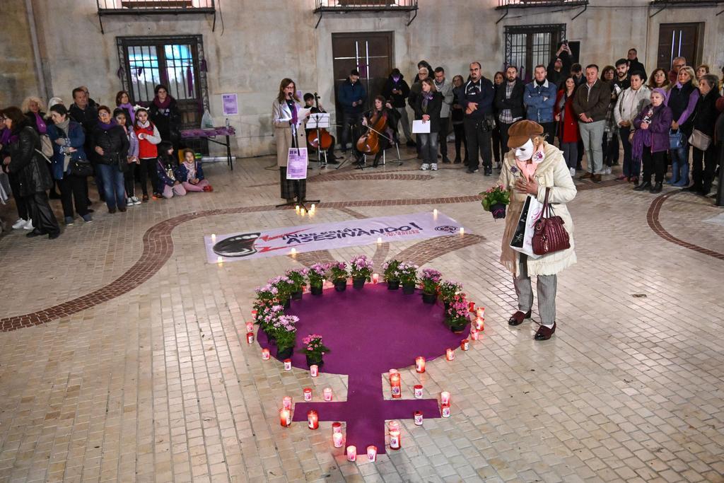 Elche clama contra la violencia de género en el 25N