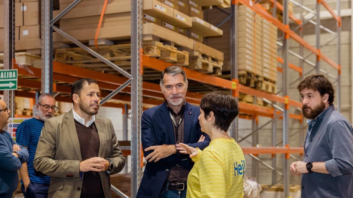 Imagen de la visita realizada en la nueva instalación de Ikea, en Salinetas, Telde.