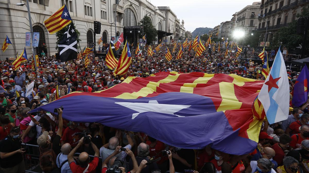 La manifestación a su término, delante la estación de Francia