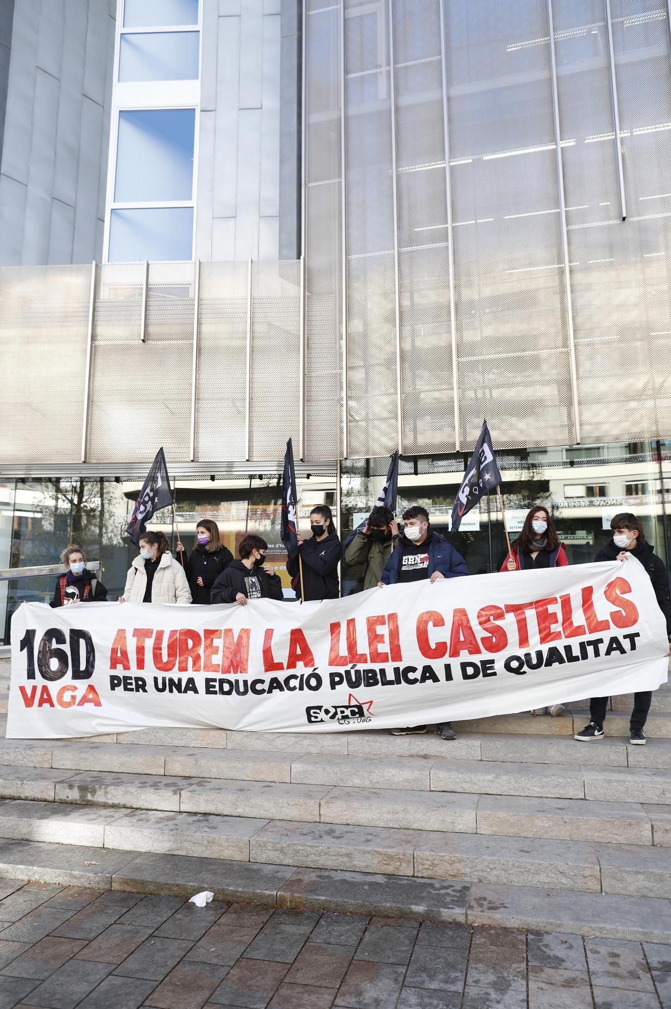 Uns centenars d'estudiants es manifesta a Girona contra el projecte de llei Castells i la sentència del 25% de castellà