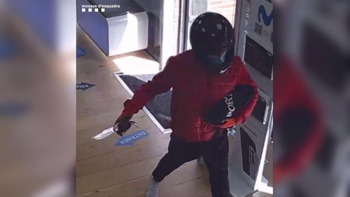 Atrapen un lladre que assaltava a punta de navalla botigues de telefonia de Barcelona