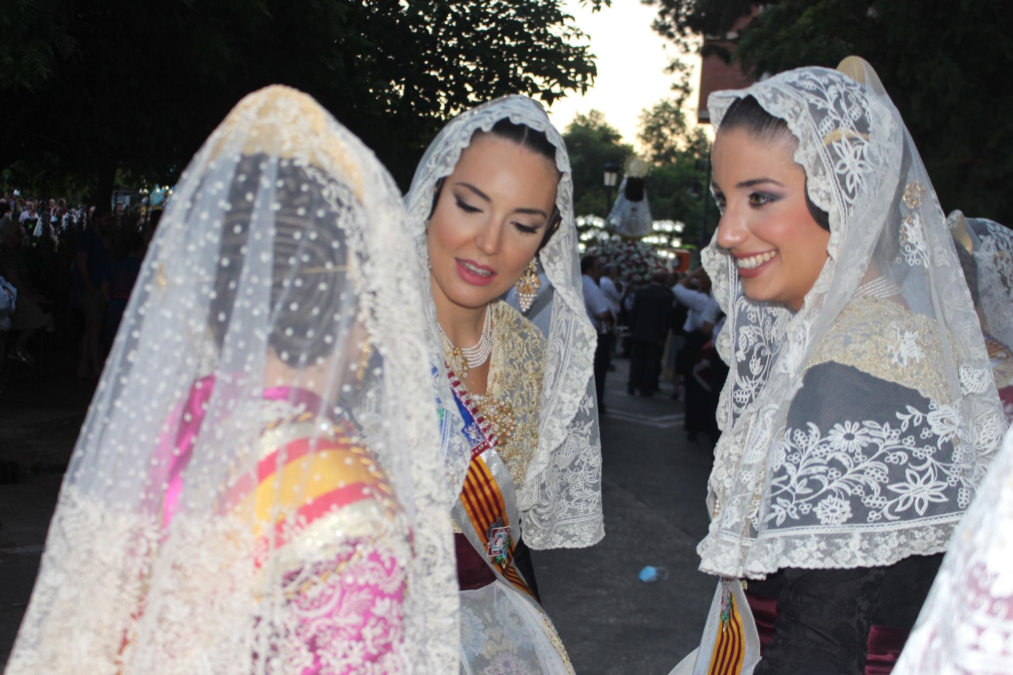 Carmen, Nerea, las cortes y las fallas de Zaidía acompañan al Cristo de la Fe