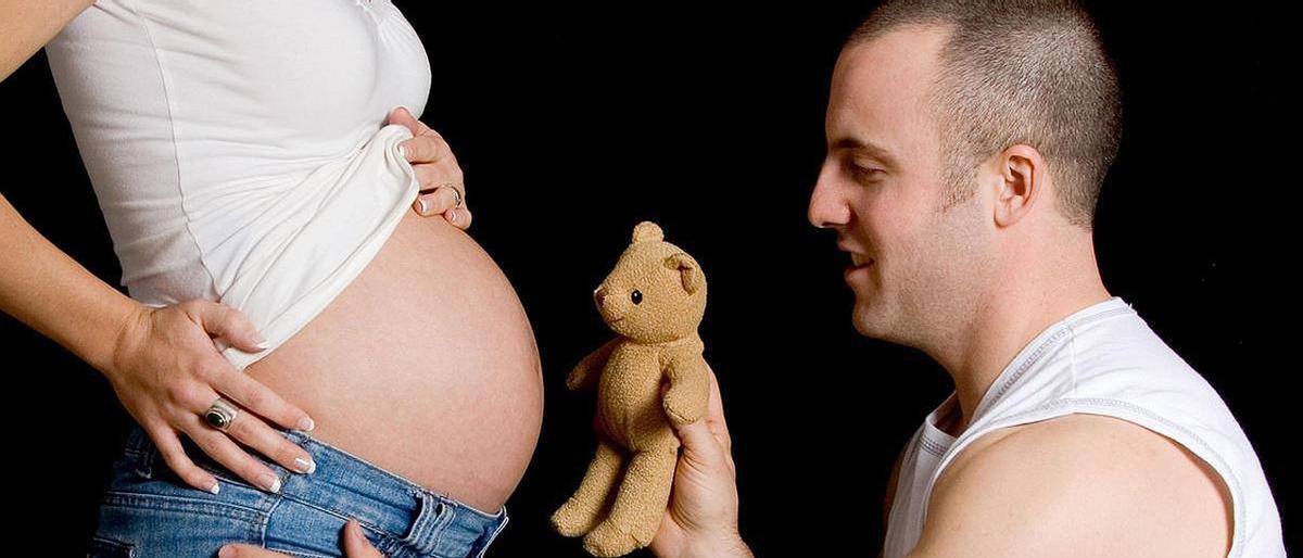 Una pareja a punto de ser padres.