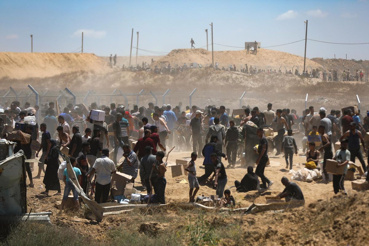 Israel mata a decenas de personas en un tiroteo durante el reparto de ayuda en Gaza
