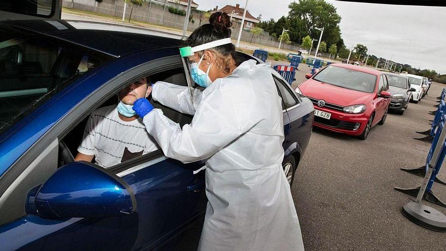 El foco de Gijón crece: un camarero de otro bar da positivo y Salud pide miles de test