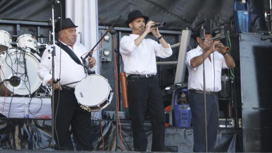 La agrupación Dulzainas de Aliste en Rabanales.