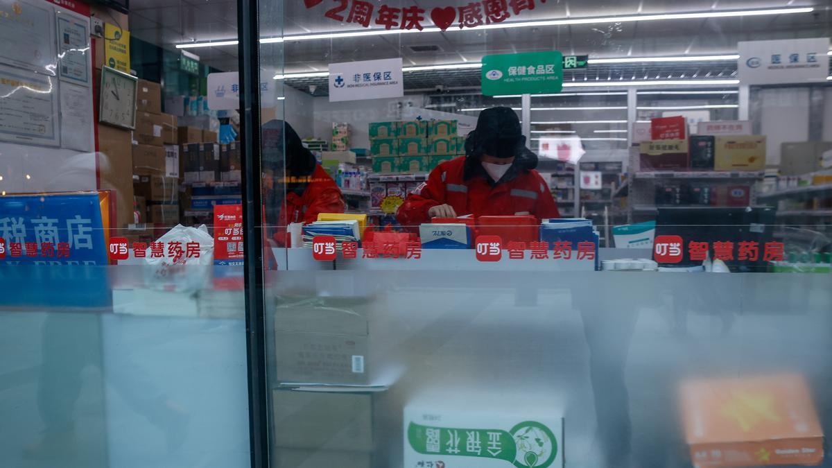 Ciutadans comprant medicines a Pequín