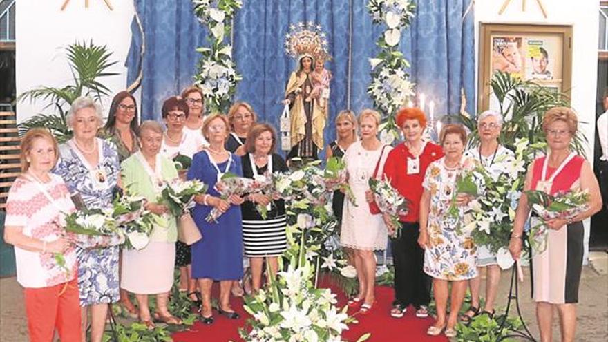 Burriana honra a la Virgen del Carmen con una ofrenda