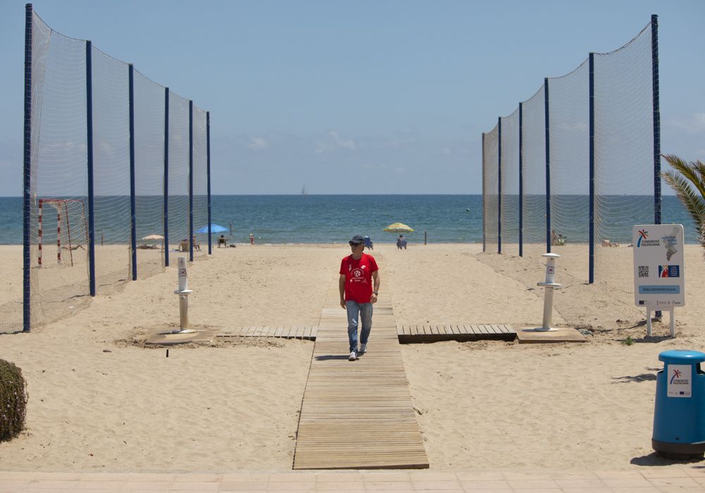 La playa del Port de Sagunt: Un inmenso arenal que no te puedes perder a menos de 30 minutos de la capital del Turia