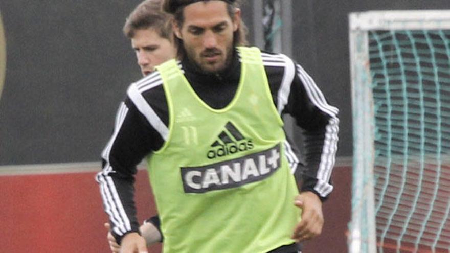 Joaquín Larrivey, en un entrenamiento de la temporada pasada // José Lores