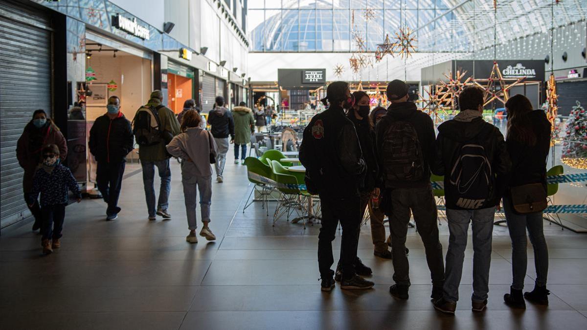 Ambiente en centro comercial de Diagonal Mar.