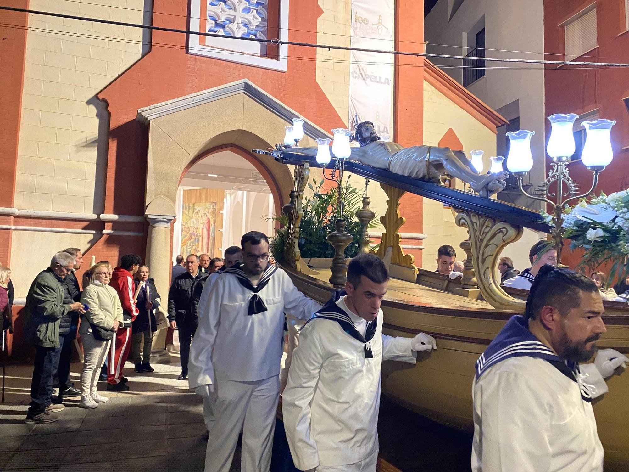 Galería de imágenes: Multitudinaria subida del Cristo del Mar de Benicarló