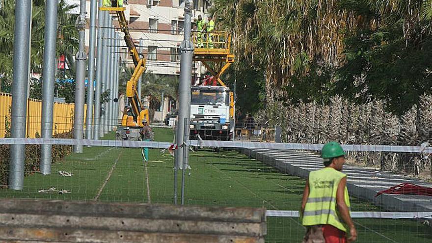 Imagen de las obras de la plataforma del tranvía en su llegada a la estación de la UA.