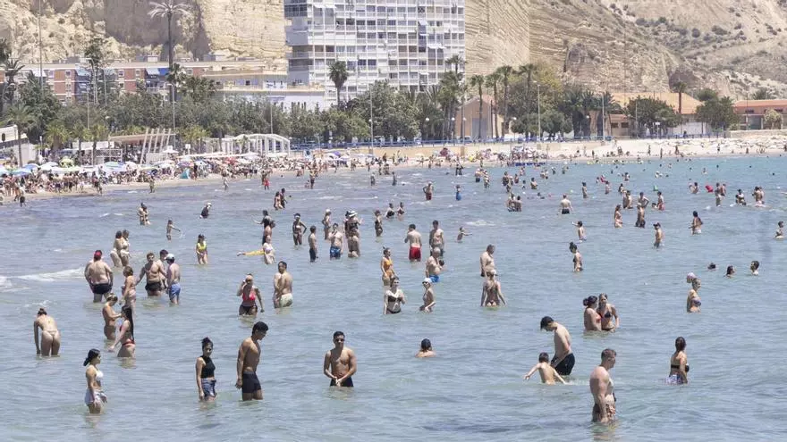Una masa de aire caliente dispara la temperatura del mar