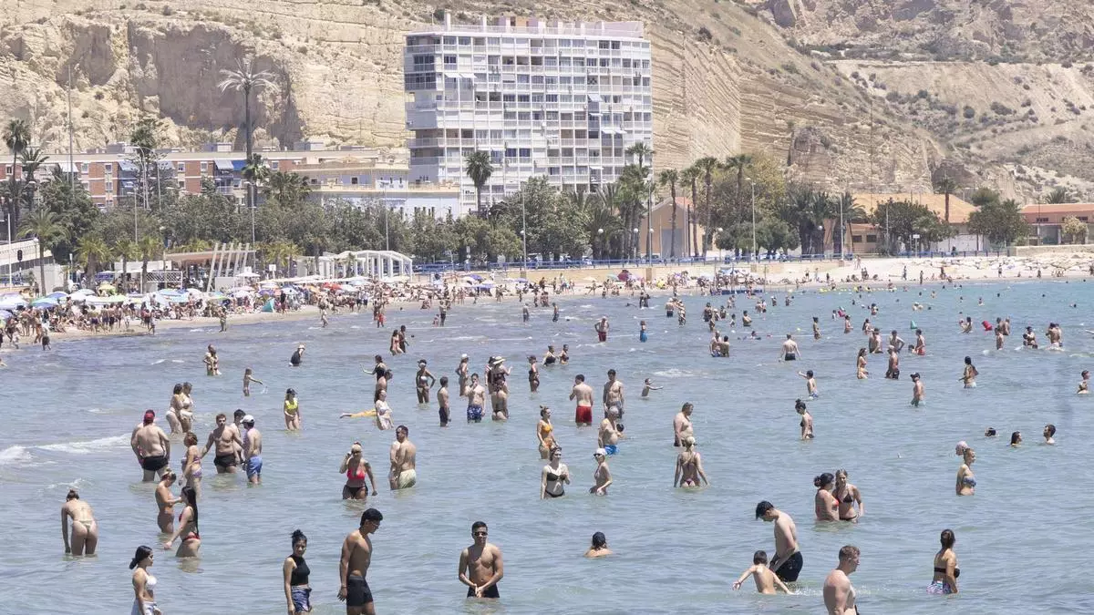 La temperatura del mar bate récords, anticipa las noches tropicales y alimenta lluvias torrenciales en Alicante