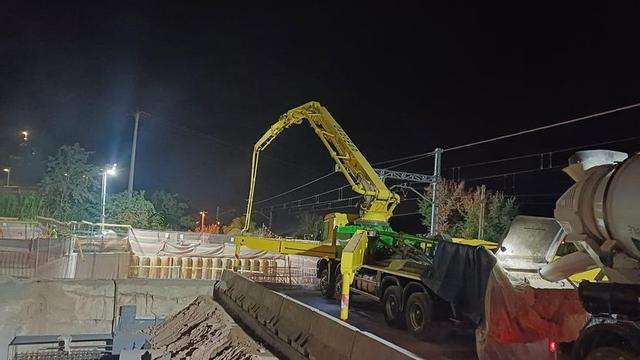 Maquinària a la zona on es va produir el forat dimecres. | ADIF