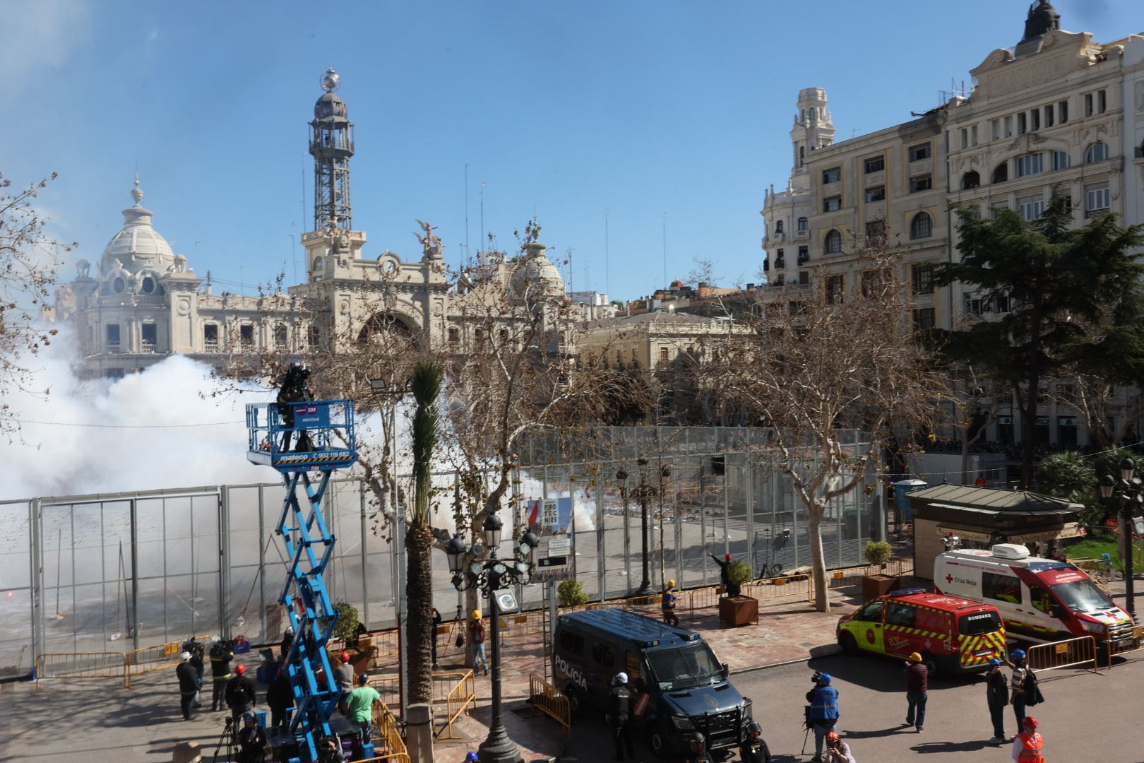 Palco día 1: estreno agridulce de las Mascletaes 2024