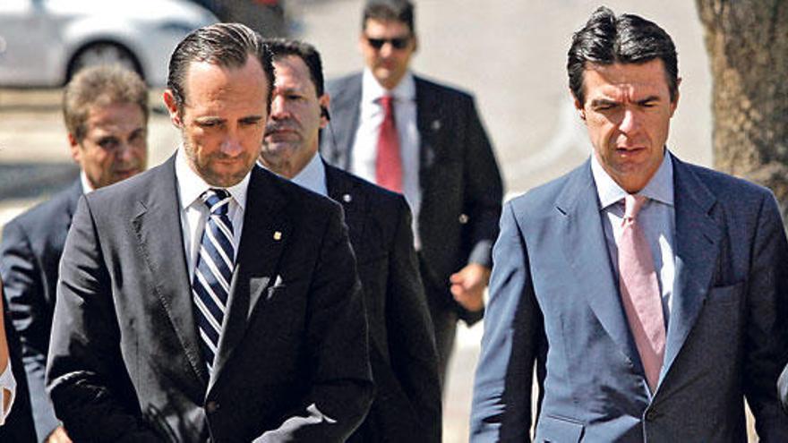 José Ramón Bauzá y el ministro José Manuel Soria durante una visita realizada a Mallorca.