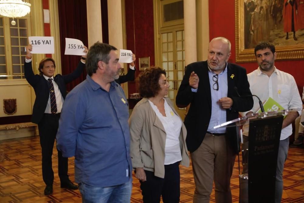 Més abandona el Parlament en protesta por la sentencia del 'procés' y Vox pide su ilegalización