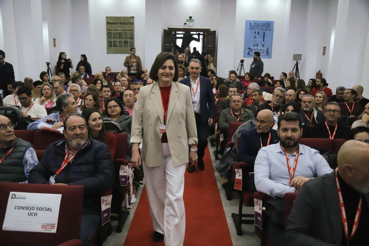 Marina Borrego accede al salón donde se celebra el congreso.