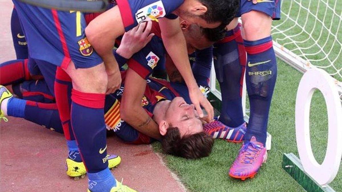 Messi acabó rendido tras la portería después de su gol