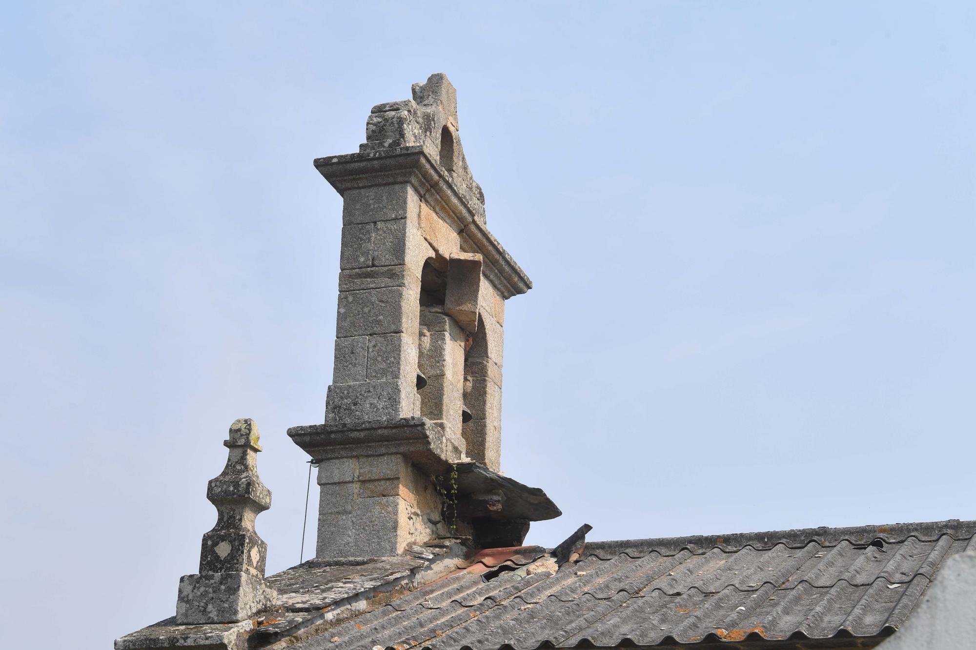 Un rayo rompe el campanario de la iglesia de Orto y causa importantes destrozos