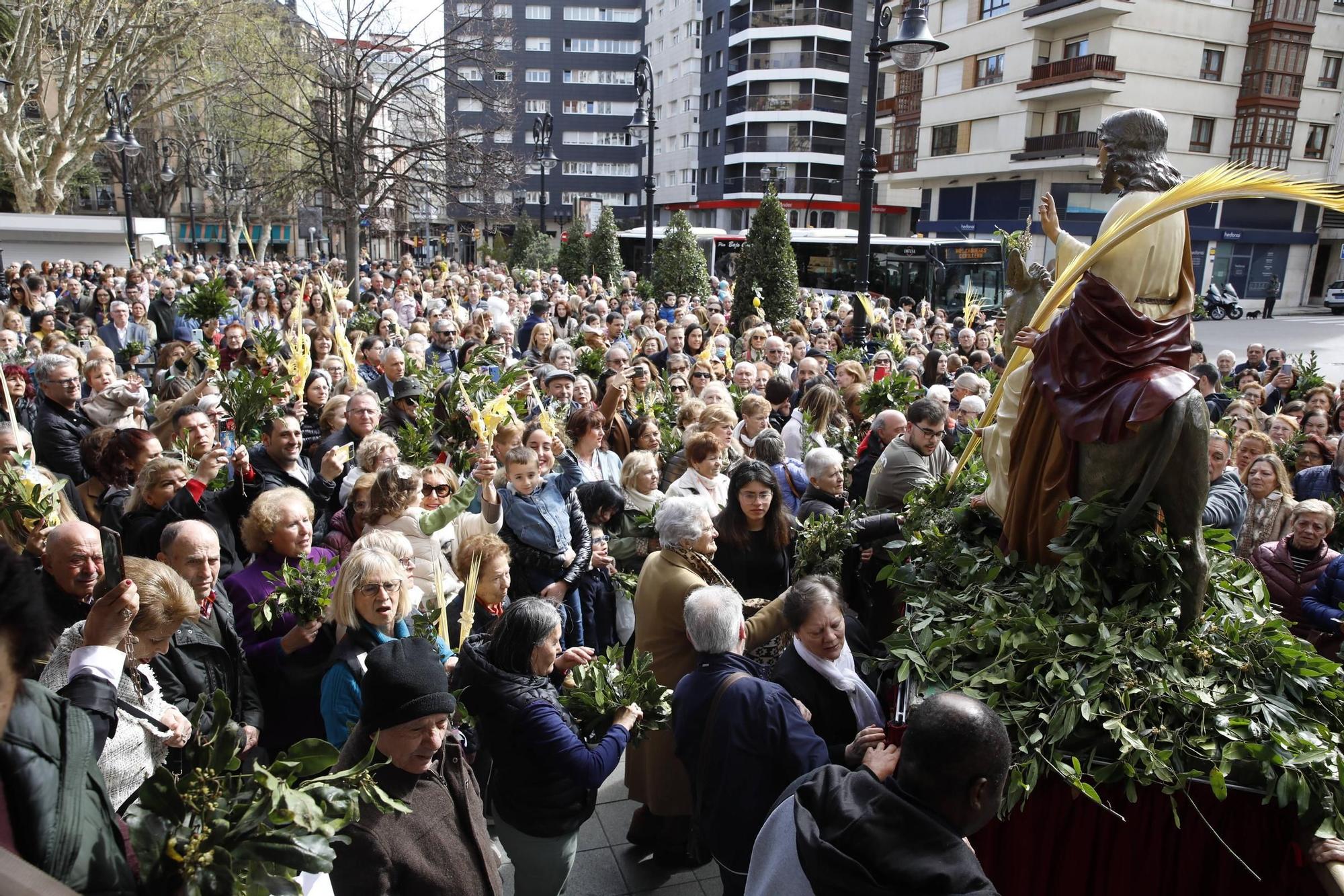 EN IMÁGENES: Gijón procesiona para celebrar el Domingo de Ramos