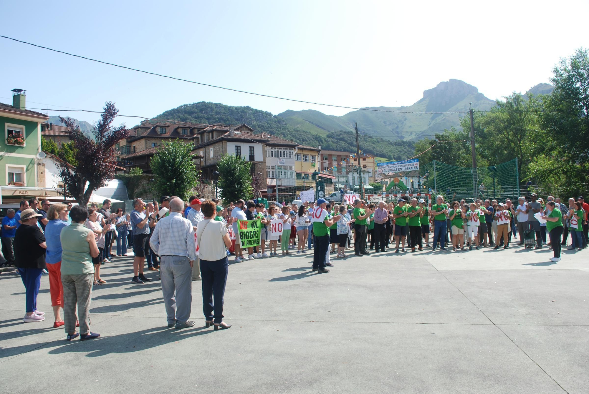 Manifestación contra la planta de biogás en Arenas de Cabrales