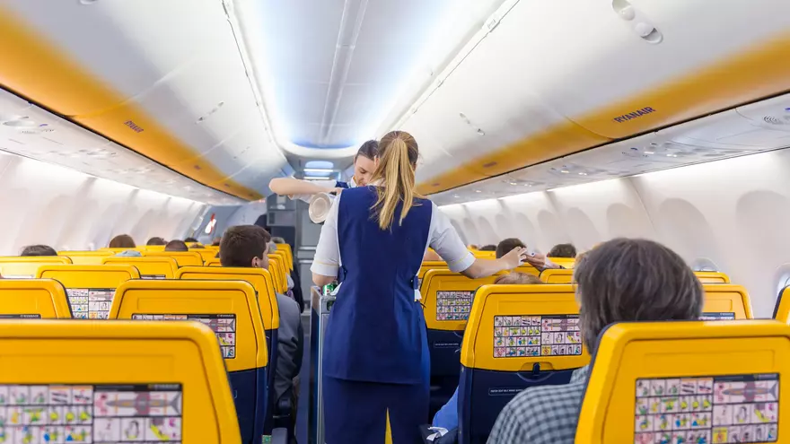¿Ryanair va a cobrar por ir al baño en los aviones?