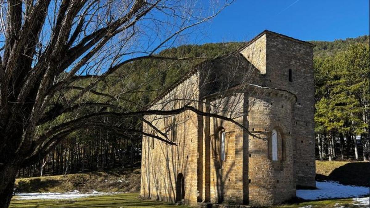 La ermita de Santa María de Iguácel está enclavada en un lugar privilegiado.