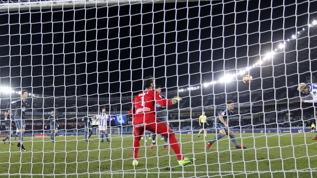 Juanmi selló la victoria de la Real Sociedad ante el Celta con este cabezazo cruzado