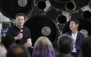 Elon Musk quiere llevar a un millonario japonés a la Luna