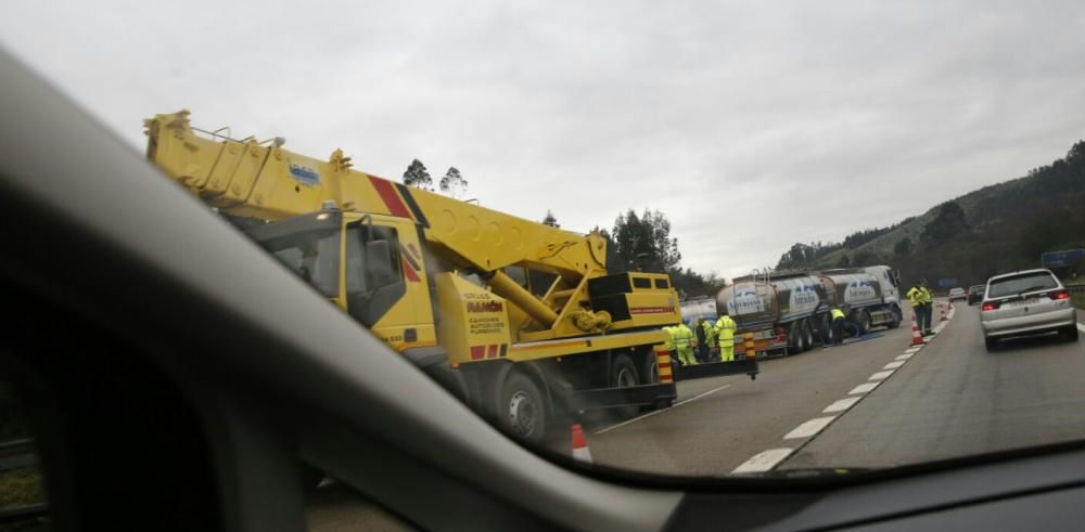 Un accidente en la "Y" provoca varios kilómetros de atasco en dirección Oviedo