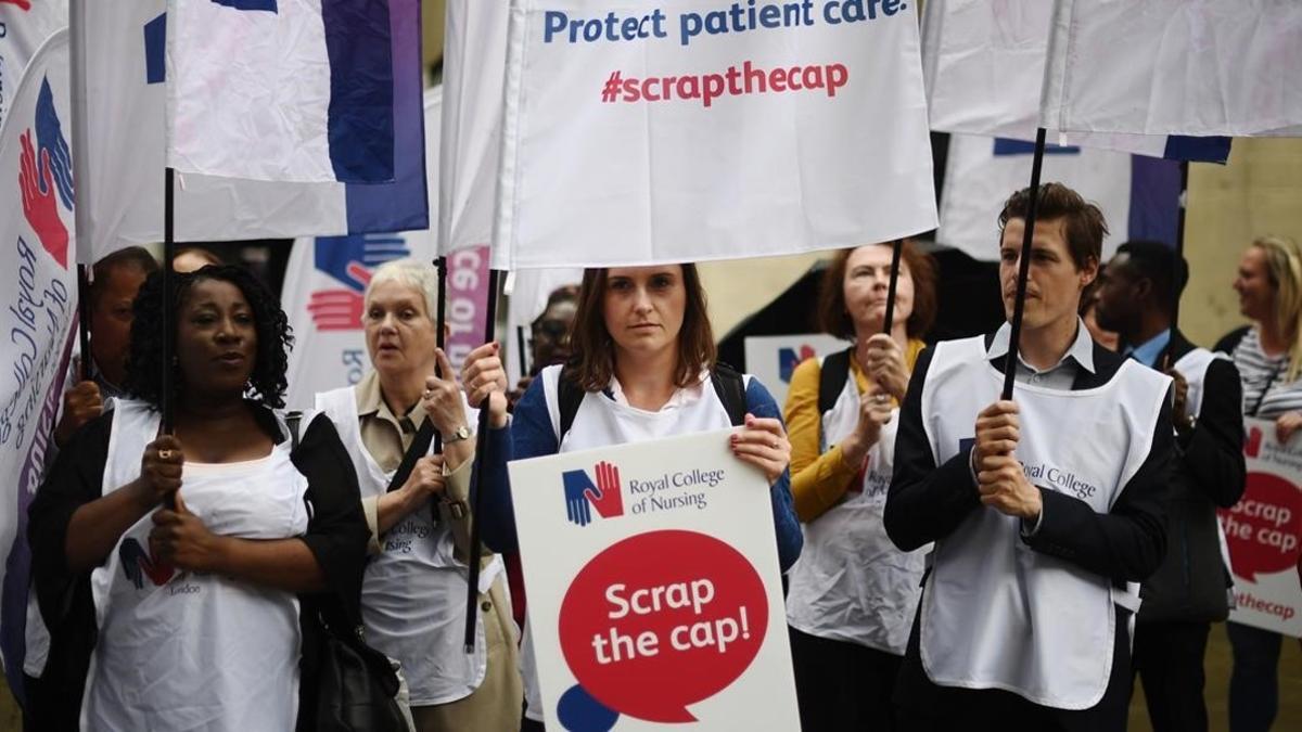 Protesta de los trabajadores del NHS británico por sus salarios.