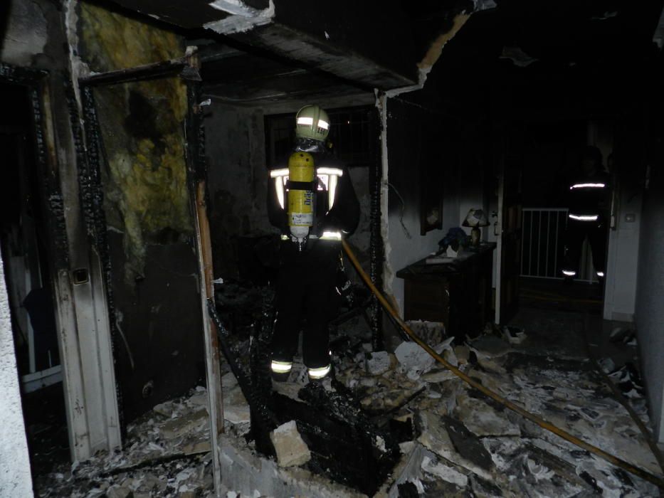 Desalojadas 40 personas por el incendio de un apartamento en Santa Ponça