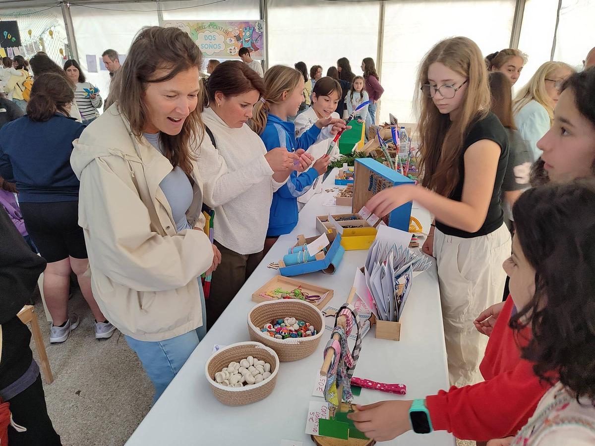 Algunos de los productos elaborados por los alumnos puestos a la venta en el festival.