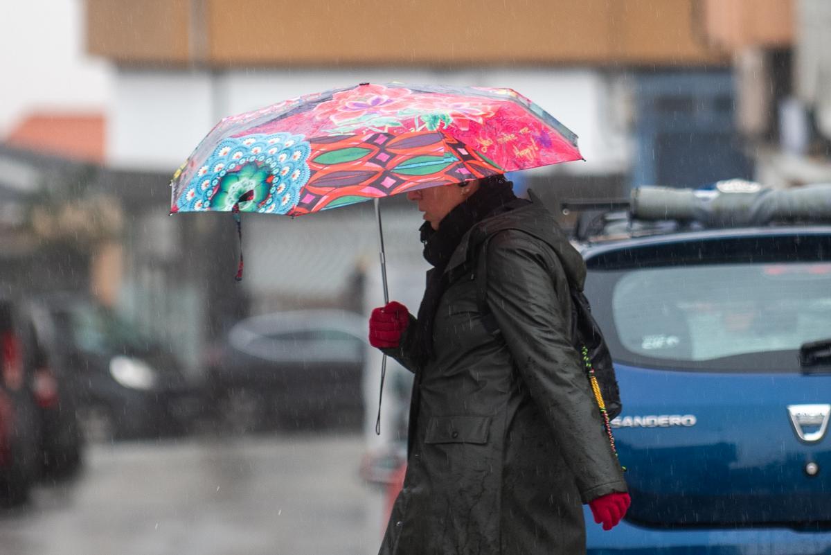 Tiempo desapacible en A Coruña, con alerta en el mar, lluvias y frío en aumento
